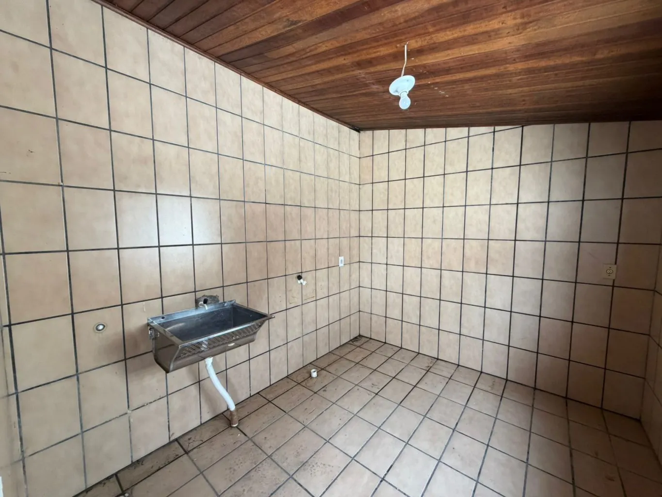 Casa com 2 dormitórios no bairro Cordeiros. — foto 4