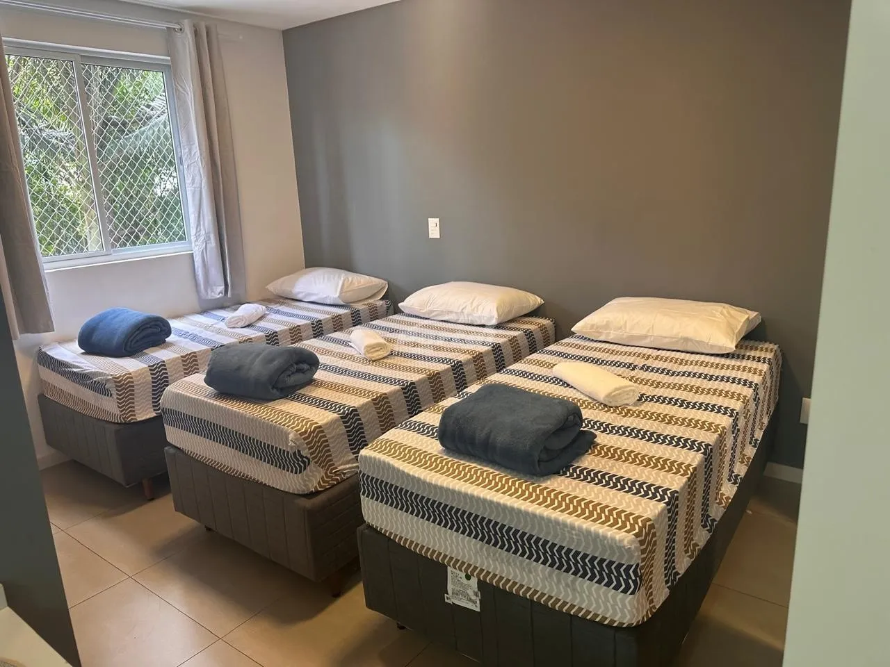 Loft mobiliado de 30,55m, contendo 01 dormitório, cozinha equipada, banheiro completo e area de serviço. Nao possui vaga de garagem. O loft está inserido em um condomínio completo, com rooftop, piscina, salão de festas e academia. — foto 7