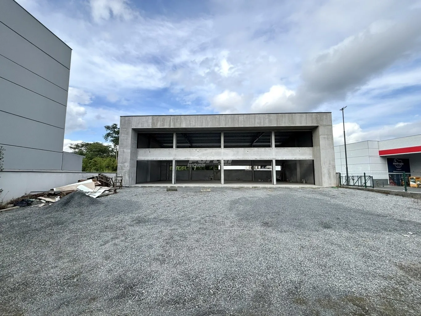 Oportunidade comercial para locação - Espaço versátil e moderno. Empreendimento comercial em fase de disponibilização para locação, ideal para diversos tipos de negócios. - foto 1