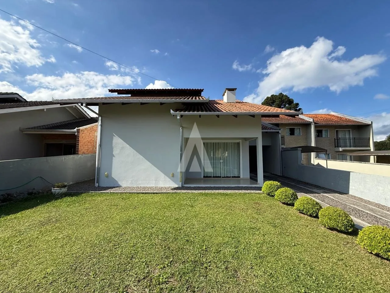 Casa com 2 suítes e 2 quartos à venda em Campo Alegre-SC por R$1.300.000,00. - foto 1