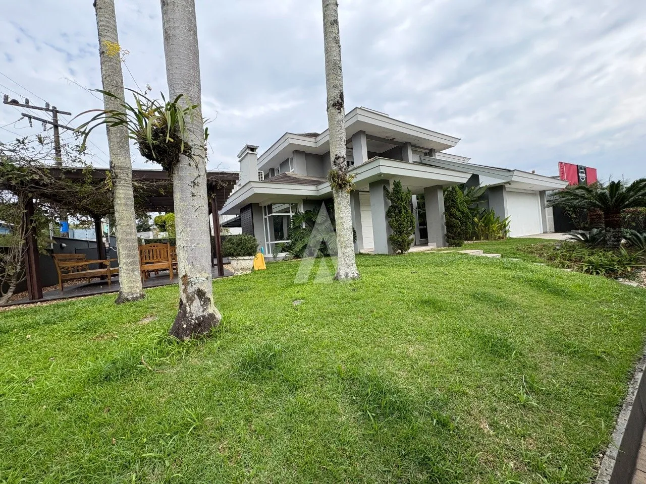 Casa à venda com 4 quartos, 4 vagas, 310m² no América, Joinville - foto 1