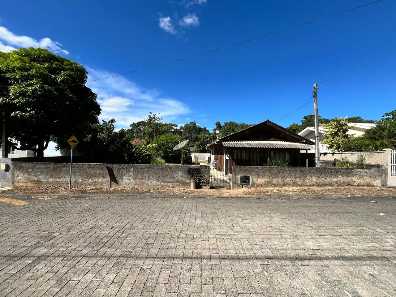 Amplo Terreno Plano com Casa em Excelente Localização no Encano Baixo - foto 1