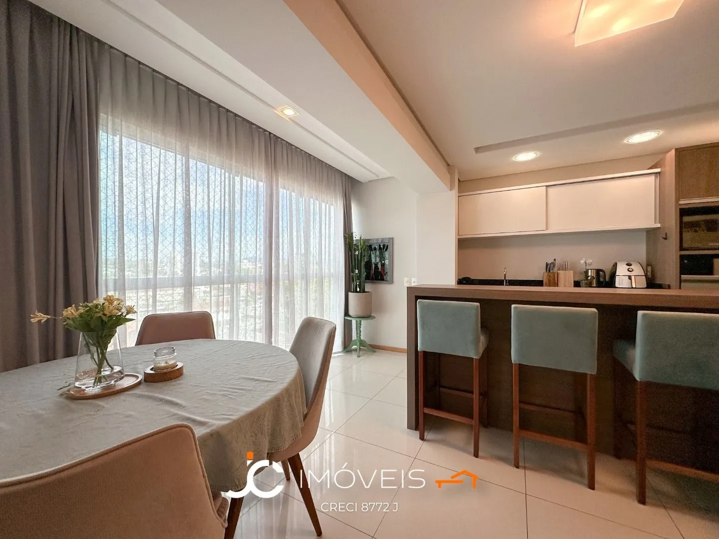 Apartamento dois dormitórios sendo uma suite - duas vagas cobertas - ITOUPAVA NORTE - foto 1