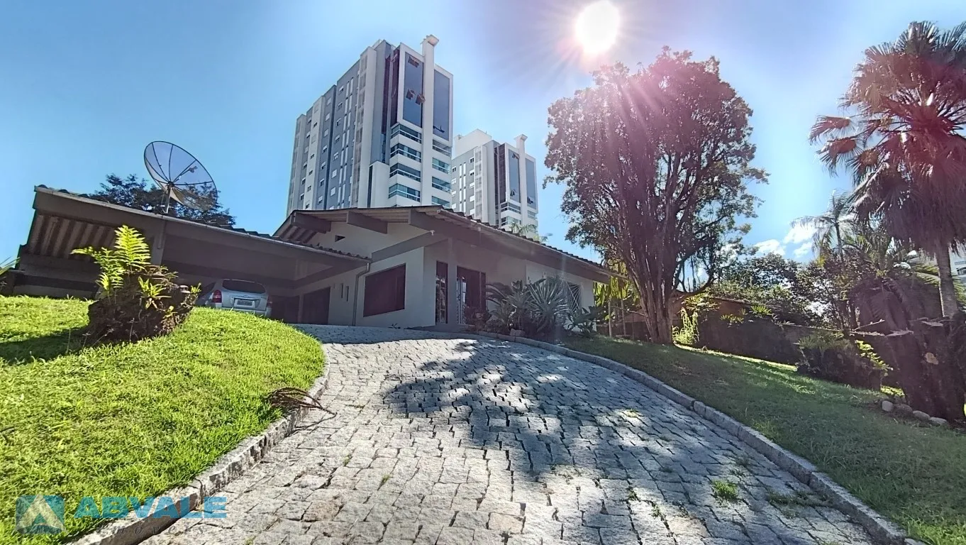 Ampla casa comercial no bairro Velha, próximo a Caixa Econômica - foto 1