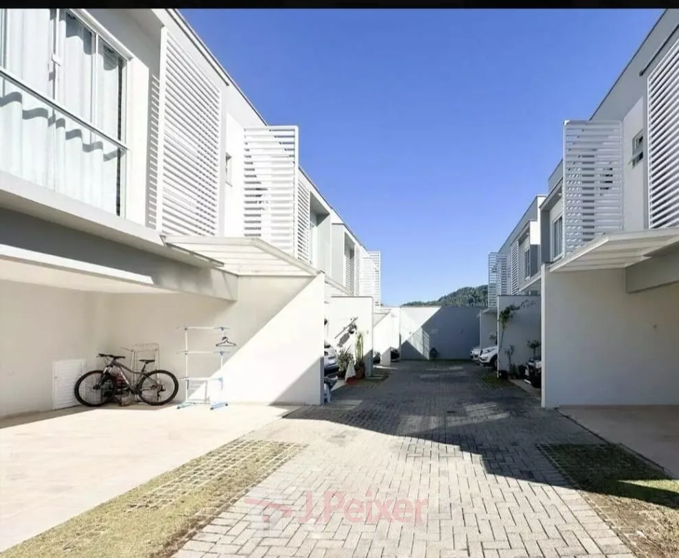 Casa semi-mobiliada com 3 dormitórios sendo 1 suíte - foto 1