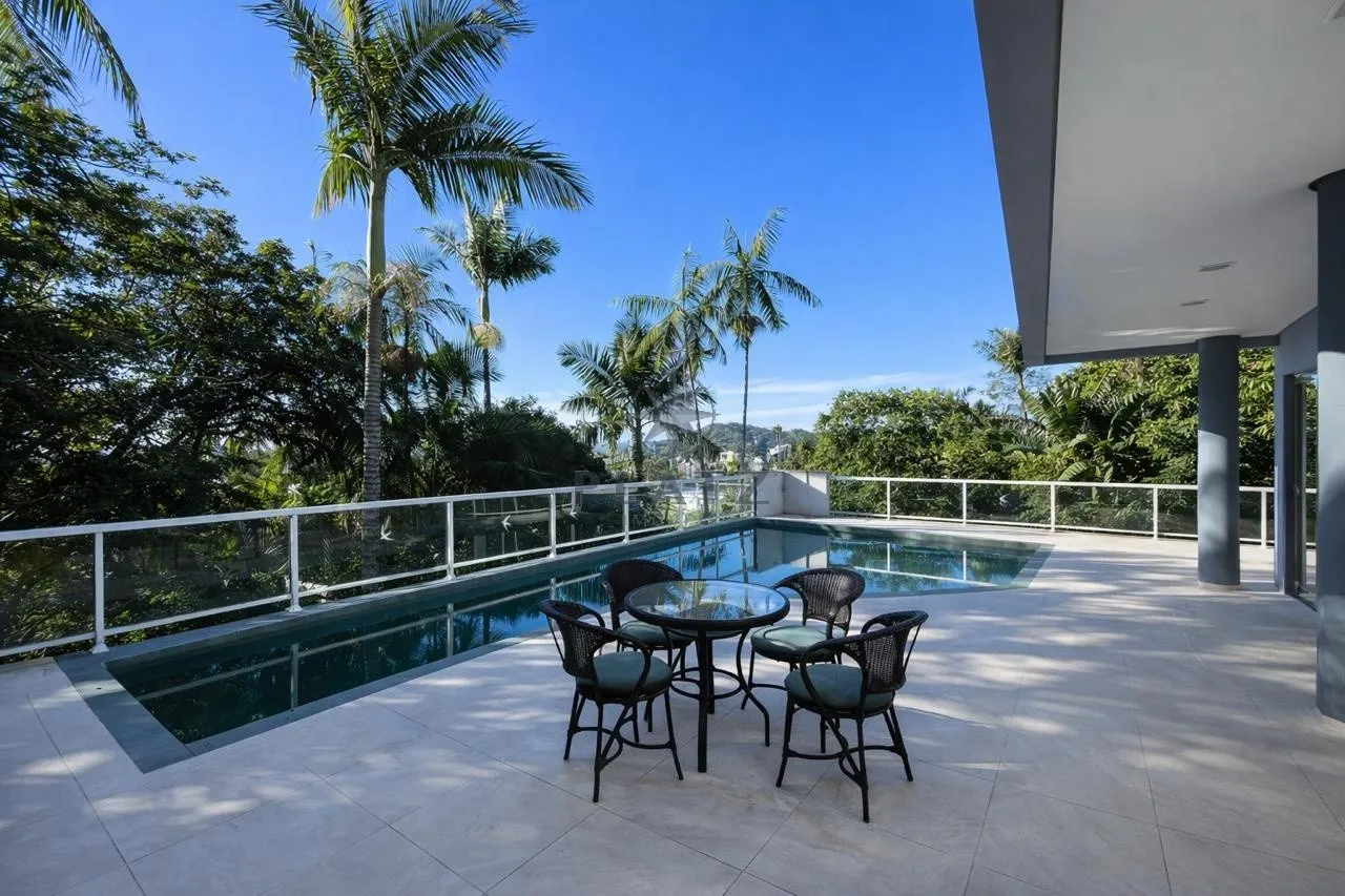 Residência Exclusiva com Vista Privilegiada e Área de Lazer Completa em Blumenau — foto 4