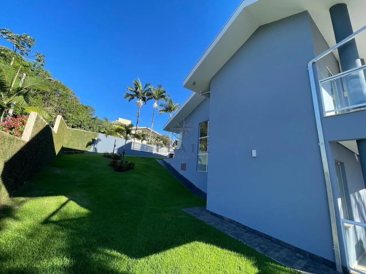 Residência Exclusiva com Vista Privilegiada e Área de Lazer Completa em Blumenau — foto 5