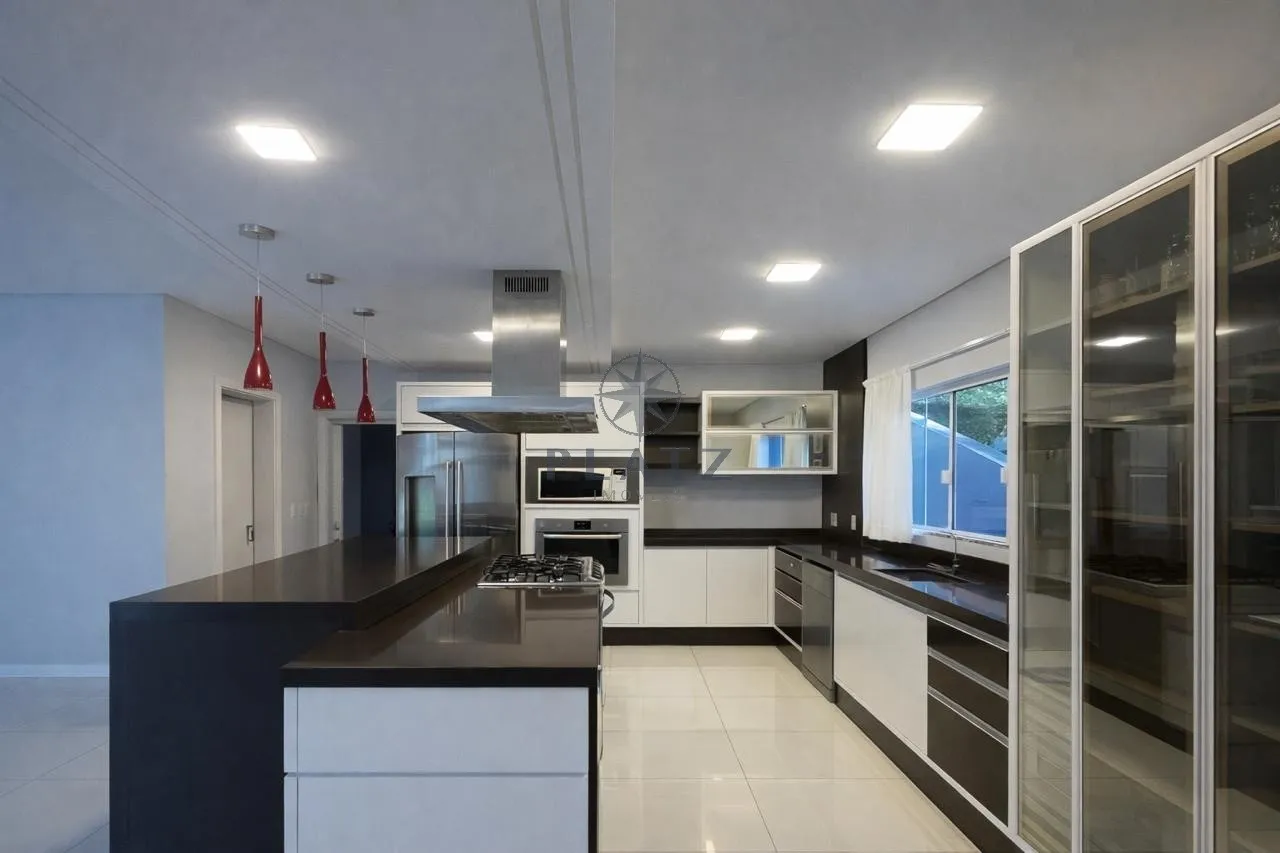Residência Exclusiva com Vista Privilegiada e Área de Lazer Completa em Blumenau — foto 6