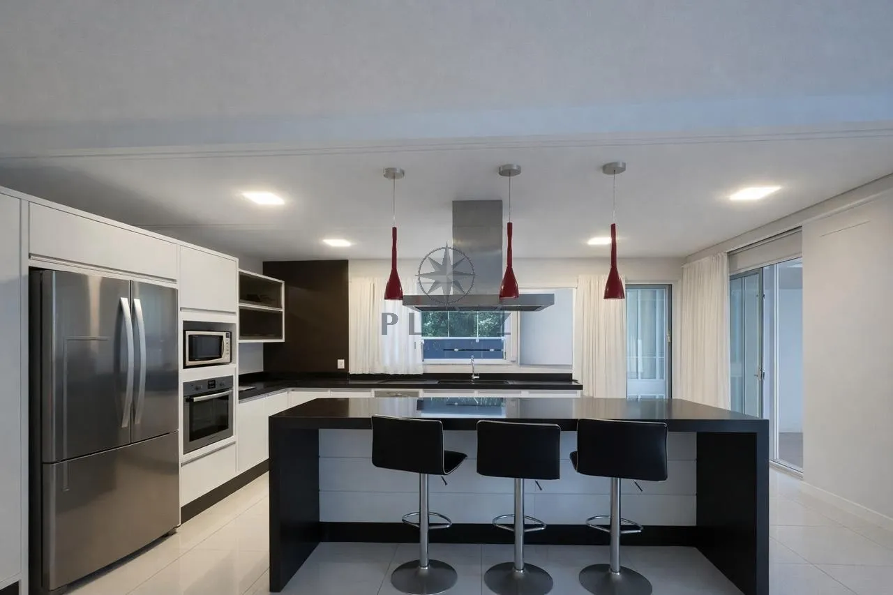 Residência Exclusiva com Vista Privilegiada e Área de Lazer Completa em Blumenau — foto 7