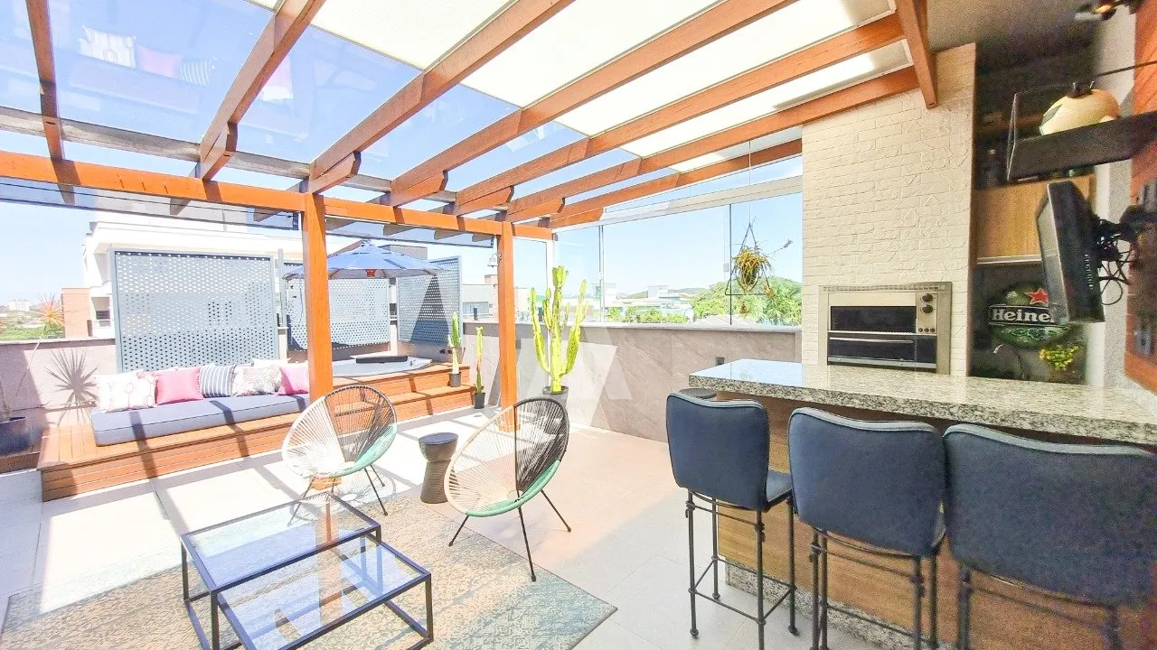 Cobertura plana, 100% mobiliada, com 3 quartos (sendo 2 suítes), à venda no bairro Costa e Silva, em Joinville/SC, por R$ 930.000,00. - foto 1