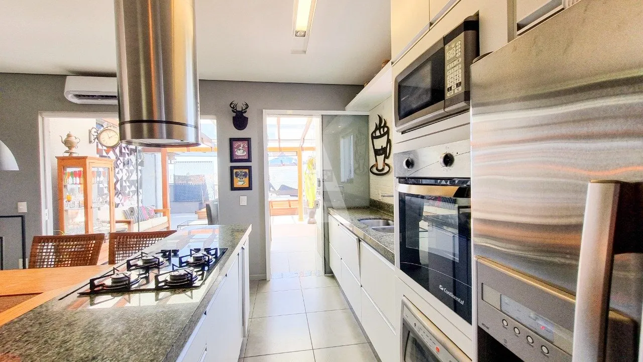 Cobertura plana, 100% mobiliada, com 3 quartos (sendo 2 suítes), à venda no bairro Costa e Silva, em Joinville/SC, por R$ 930.000,00. — foto 5