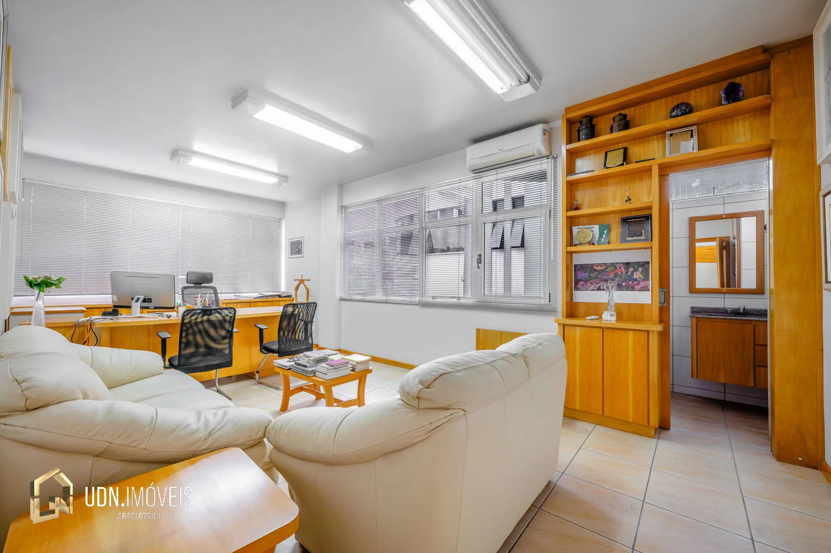 Sala Comercial Ampla no Centro de Blumenau - 214 m | Locação — foto 2
