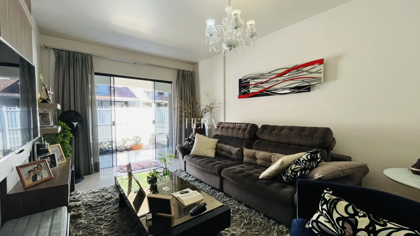 Casa térrea semimobiliado com 03 dormitórios sendo 02 suítes no bairro Salto Weissbach em Blumenau! — foto 3