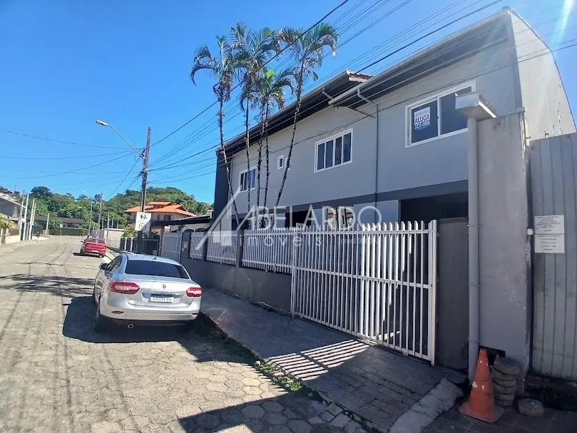 Ampla parte Superior de casa com 03 suítes na Itoupava Central. - foto 1