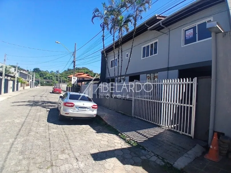 Ampla parte Superior de casa com 03 suítes na Itoupava Central. — foto 2