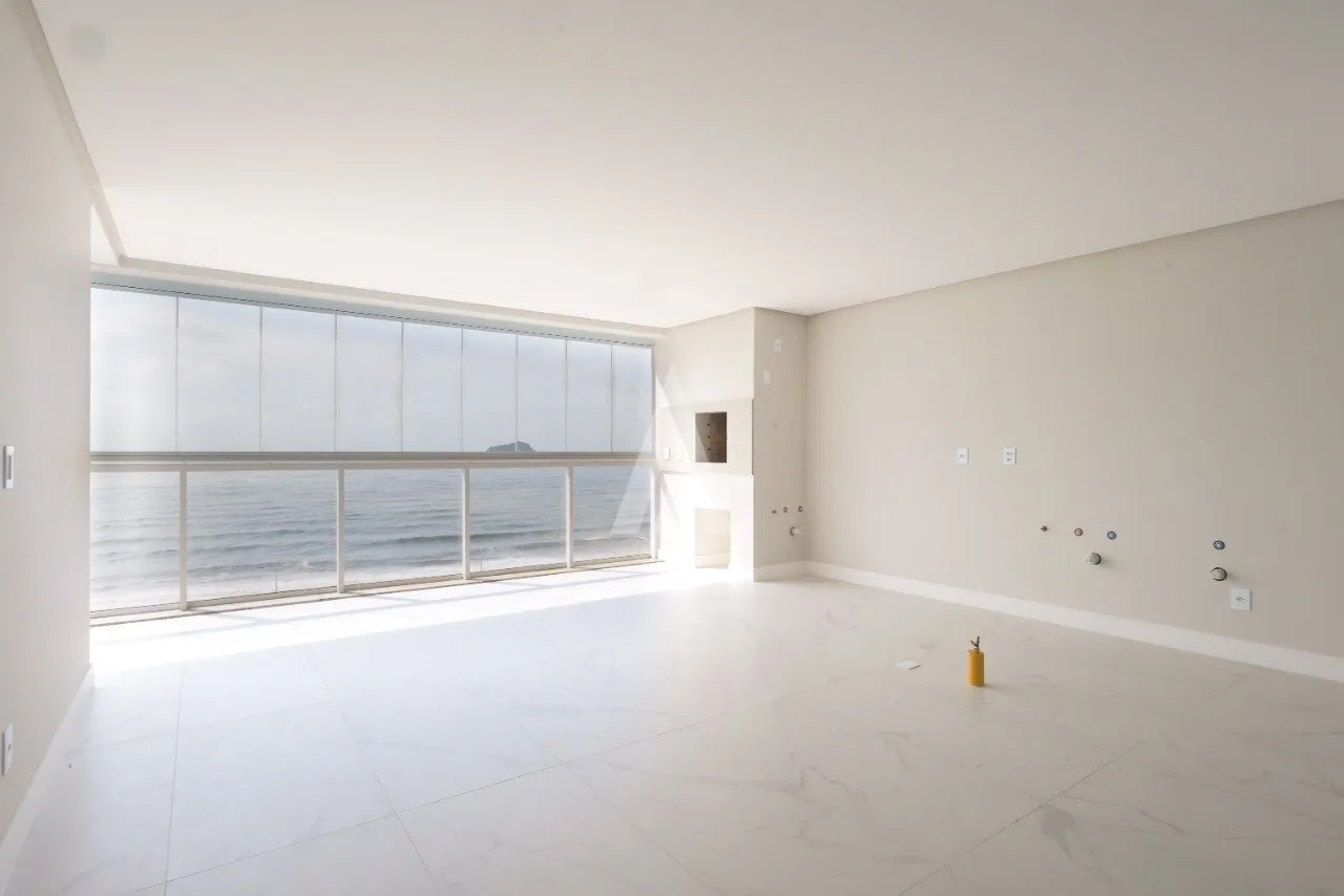 Apartamento com 3 suítes à venda no bairro Itacolomi em Balneário Piçarras-SC por R$2.700.000,00. — foto 3