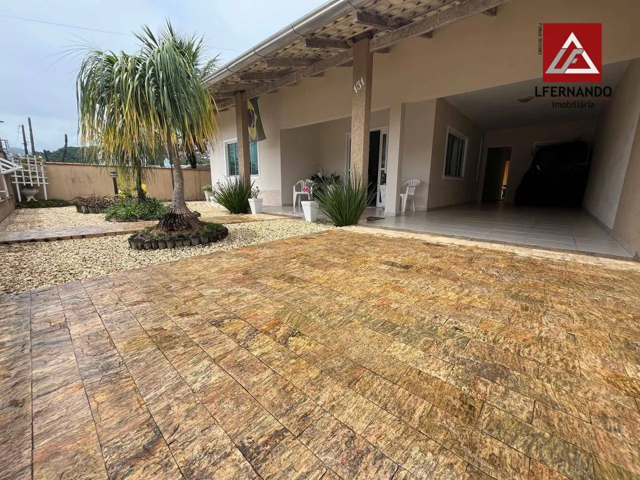 Casa mobiliada com 3 dormitórios, sendo 1 suíte à venda, 189 m por R$ 950.000 - Água Verde - Blumenau/SC - foto 1