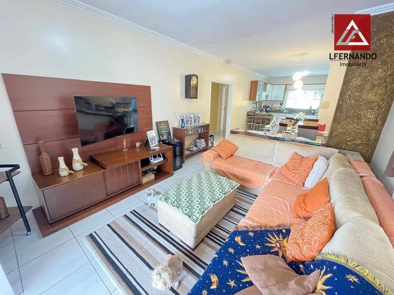 Casa mobiliada com 3 dormitórios, sendo 1 suíte à venda, 189 m por R$ 950.000 - Água Verde - Blumenau/SC — foto 2