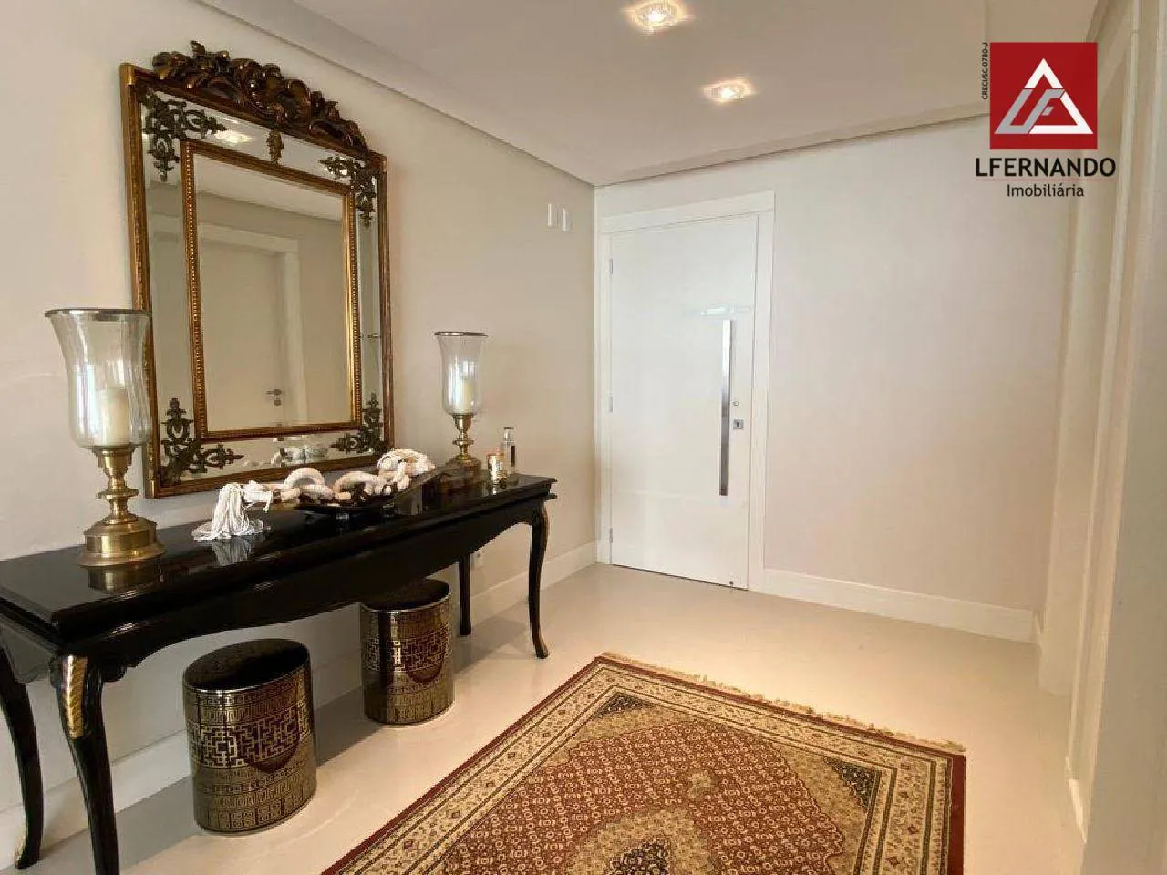 Apartamento à venda com 4 quartos e 4 suítes, 3 vagas, 234m² na região do bairro Centro, próximo à Rua 3000, Balneário Camboriú — foto 2