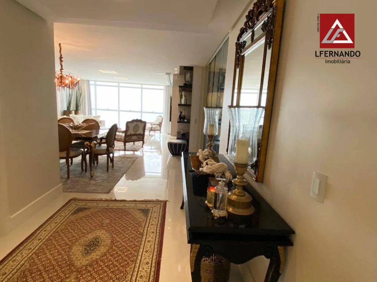 Apartamento à venda com 4 quartos e 4 suítes, 3 vagas, 234m² na região do bairro Centro, próximo à Rua 3000, Balneário Camboriú — foto 3