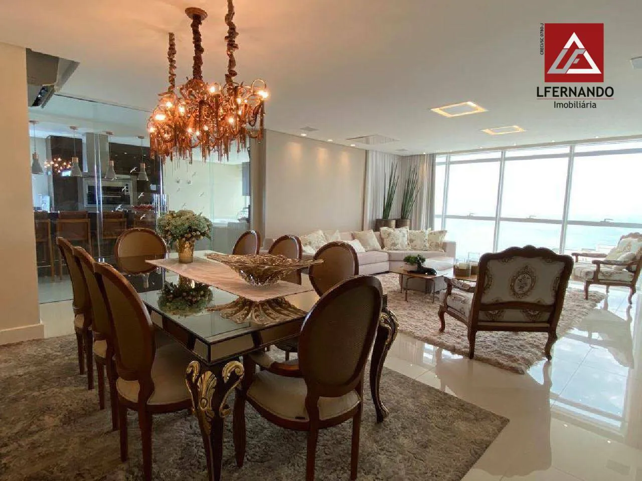 Apartamento à venda com 4 quartos e 4 suítes, 3 vagas, 234m² na região do bairro Centro, próximo à Rua 3000, Balneário Camboriú — foto 5