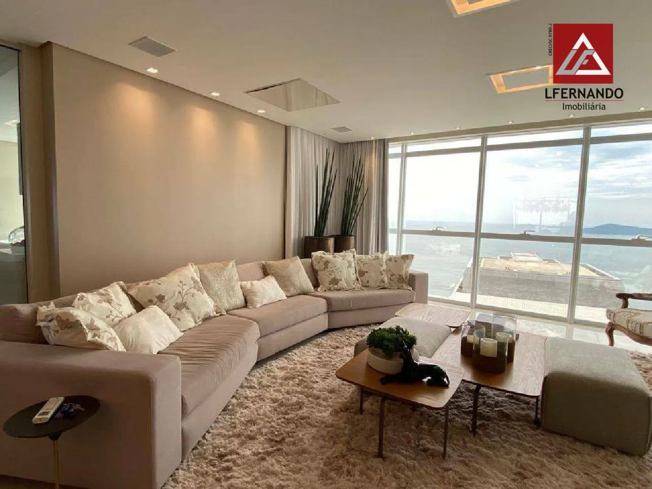 Apartamento à venda com 4 quartos e 4 suítes, 3 vagas, 234m² na região do bairro Centro, próximo à Rua 3000, Balneário Camboriú — foto 7