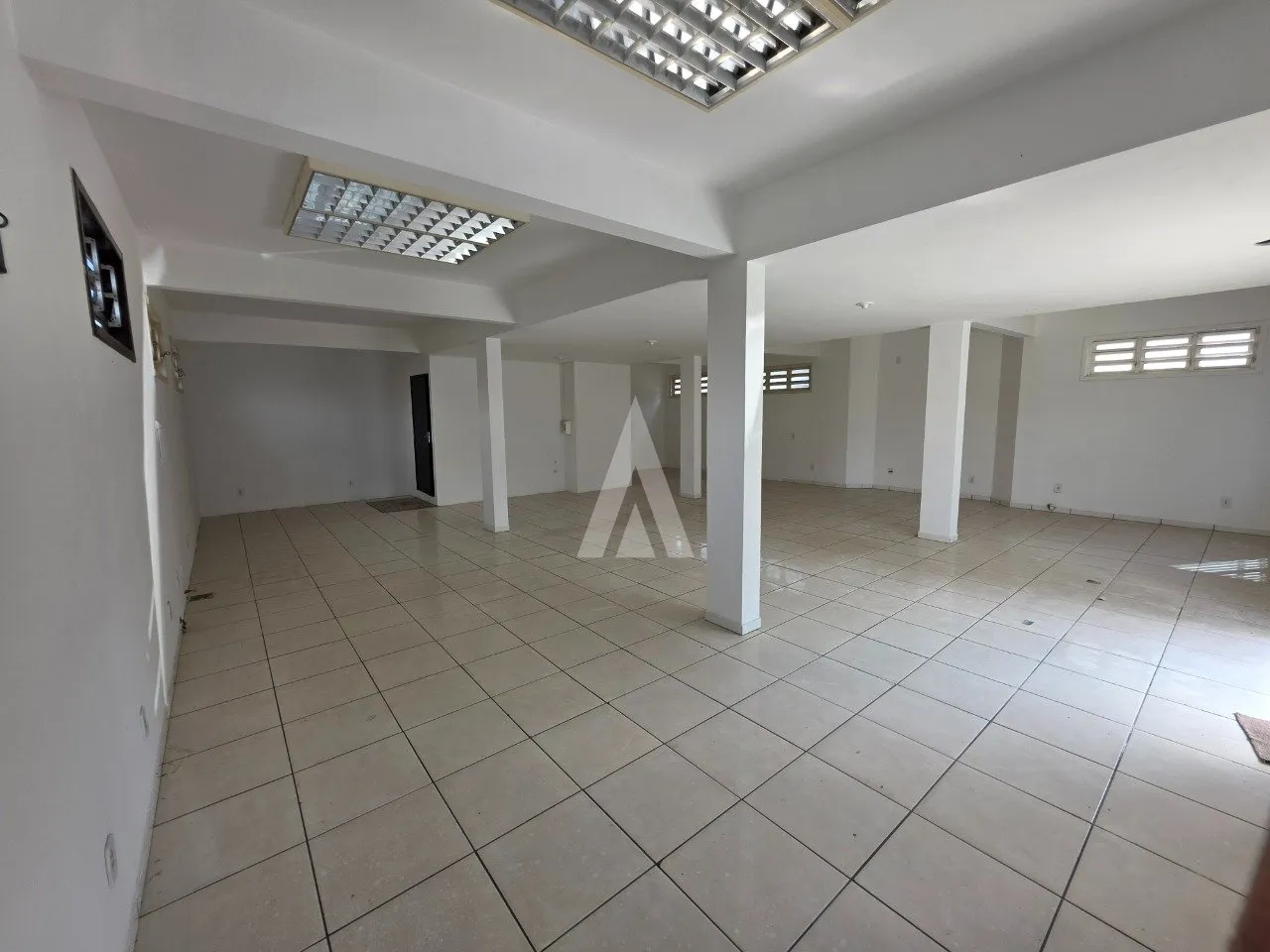 Sobrado com 341m à venda no bairro Costa e Silva em Joinville-SC por R$2.300.000,00. — foto 2