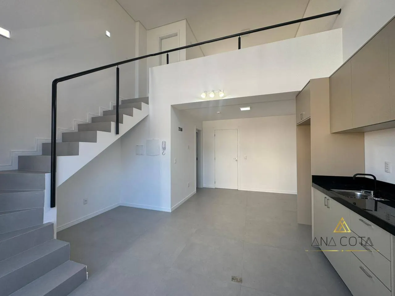 Apartamento Duplex com 1 dormitório para alugar, 60 m por R$ 3.300/mês - Vila Nova - Blumenau/SC - foto 1