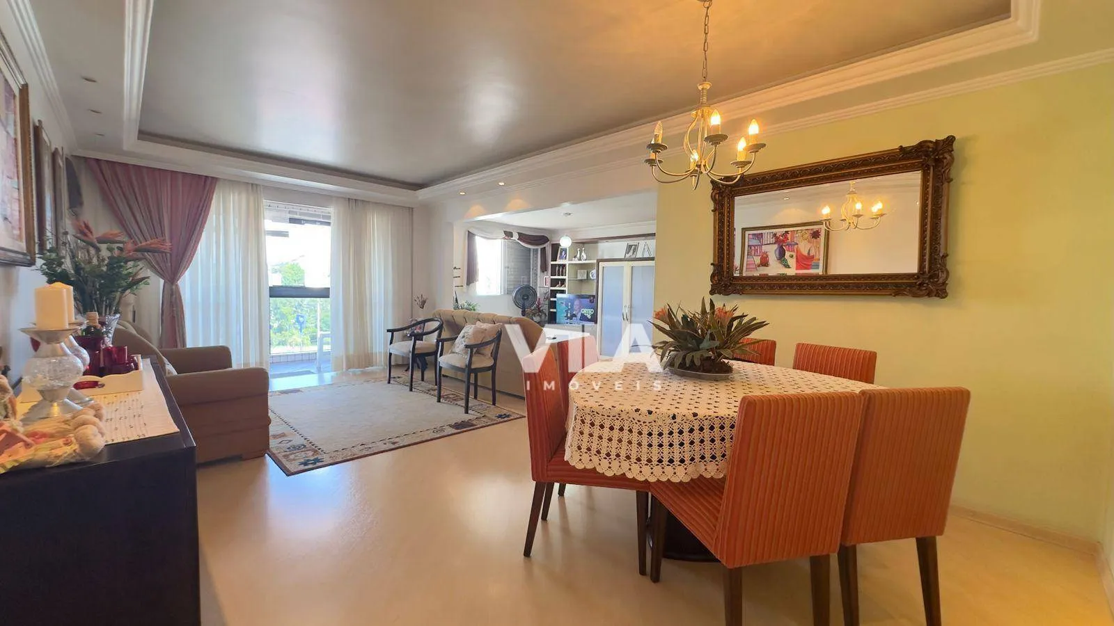 Apartamento Amplo com uma Suíte e um Quarto e 2 Vagas Individuais — foto 4