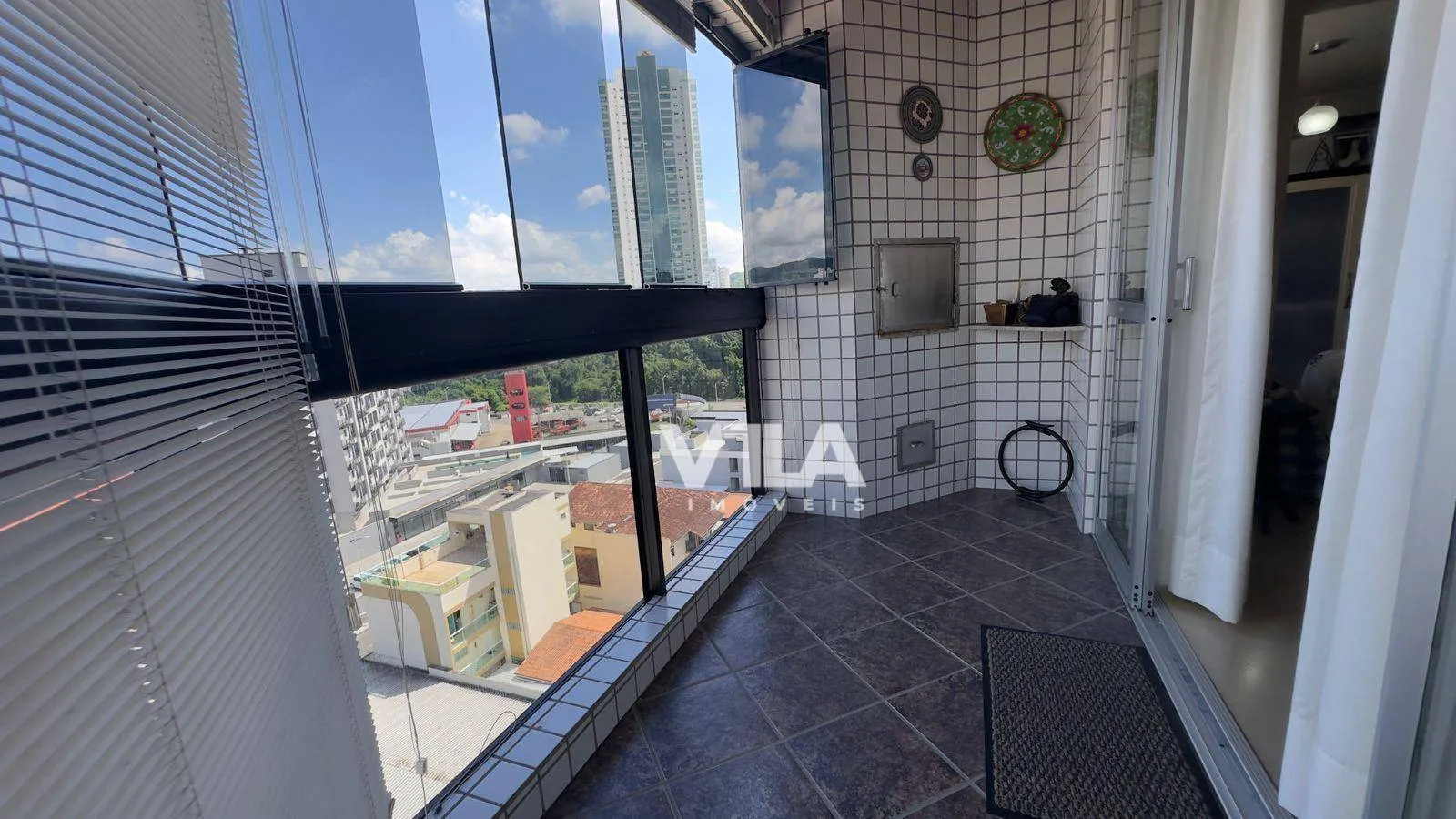Apartamento Amplo com uma Suíte e um Quarto e 2 Vagas Individuais — foto 6