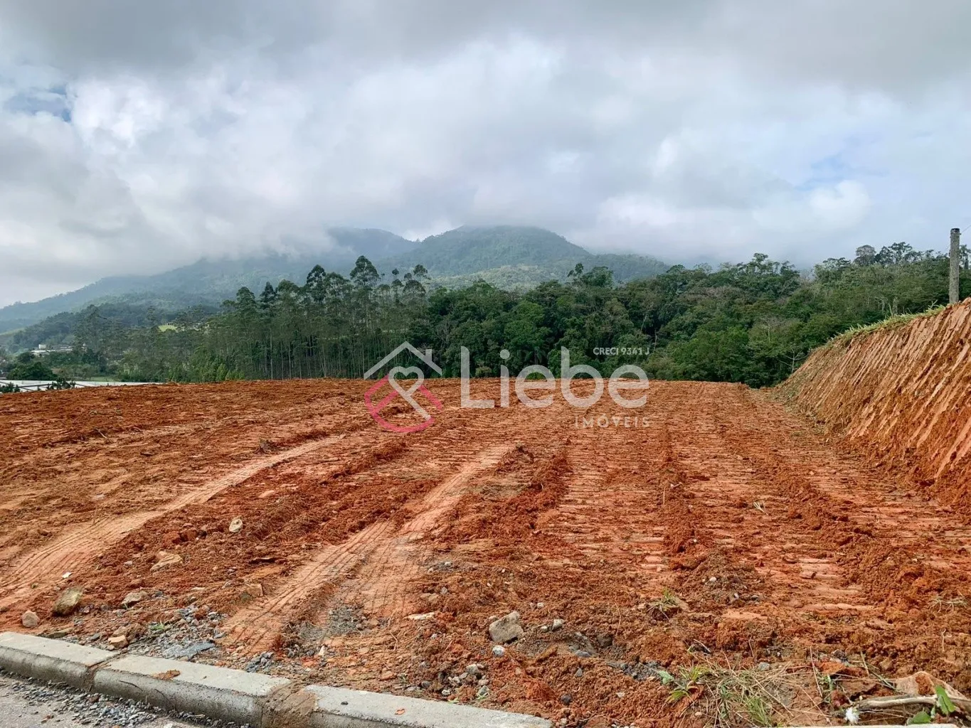 Lindo terreno com uma vista lindíssima do vale no bairro Pomerode Fundos em Pomerode com 880,00m fazendo frente em 18,15 metros. — foto 2