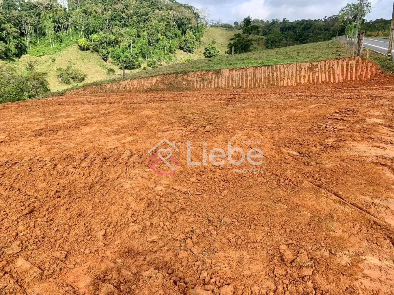Lindo terreno com uma vista lindíssima do vale no bairro Pomerode Fundos em Pomerode com 880,00m fazendo frente em 18,15 metros. — foto 7