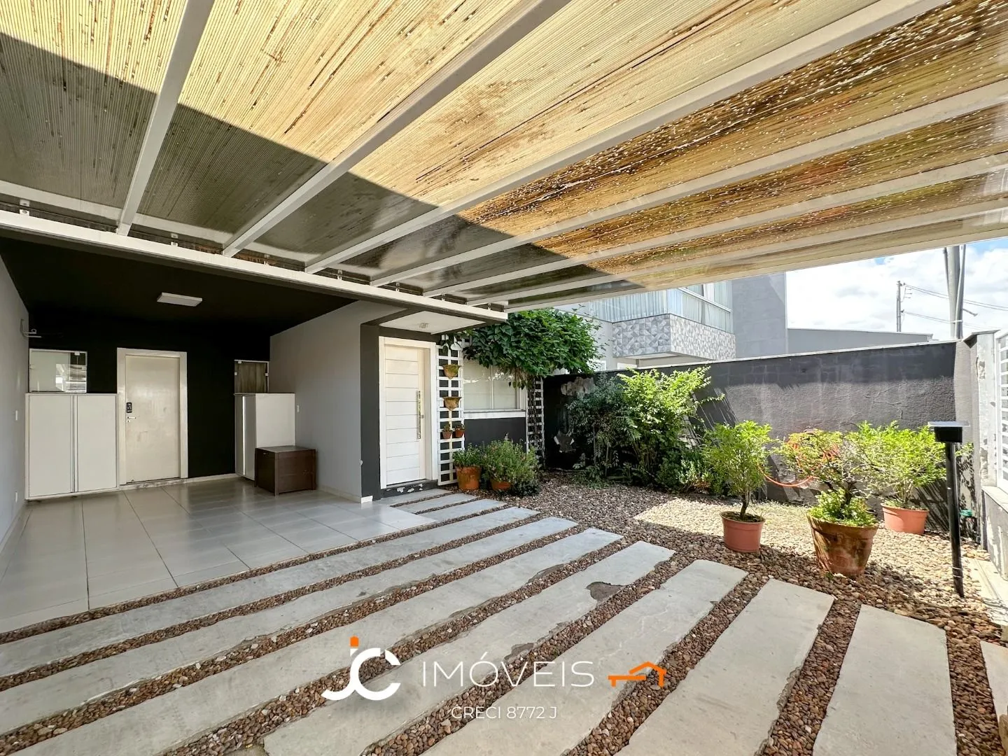 Lindo sobrado com 3 dormitórios sendo duas suites - Velha Central - foto 1