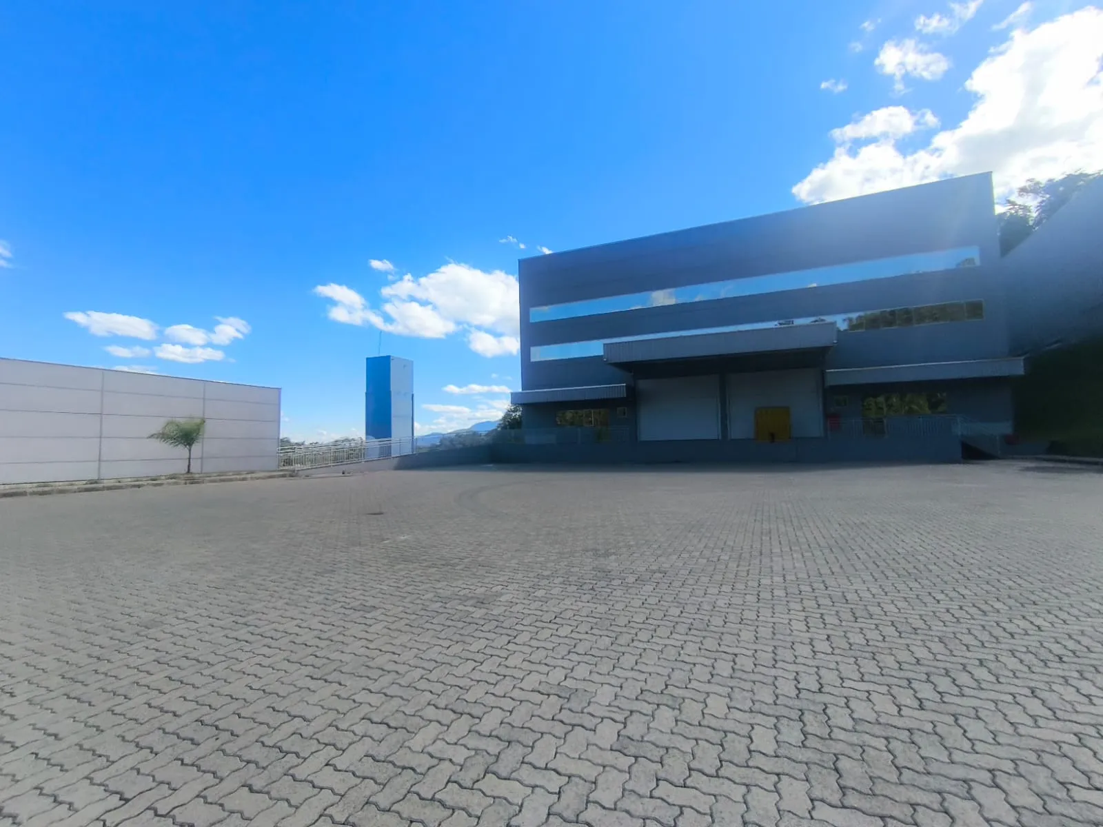 ALUGO GALPOES EM CONDOMINIO INDUSTRIAL - foto 1