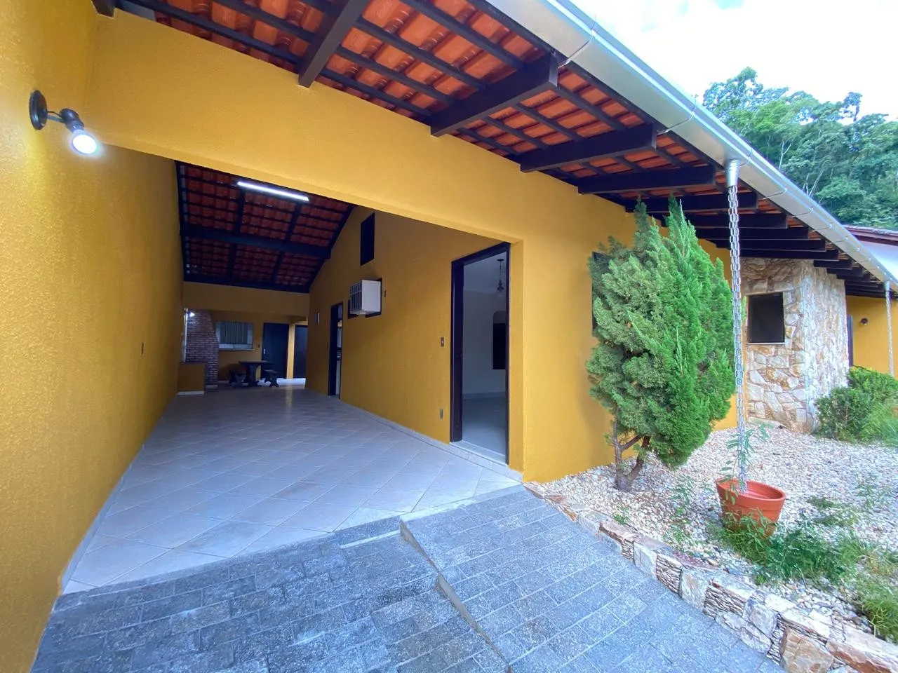 Casa com 3 dormitórios sendo 2 suítes no Bairro Velha. — foto 2