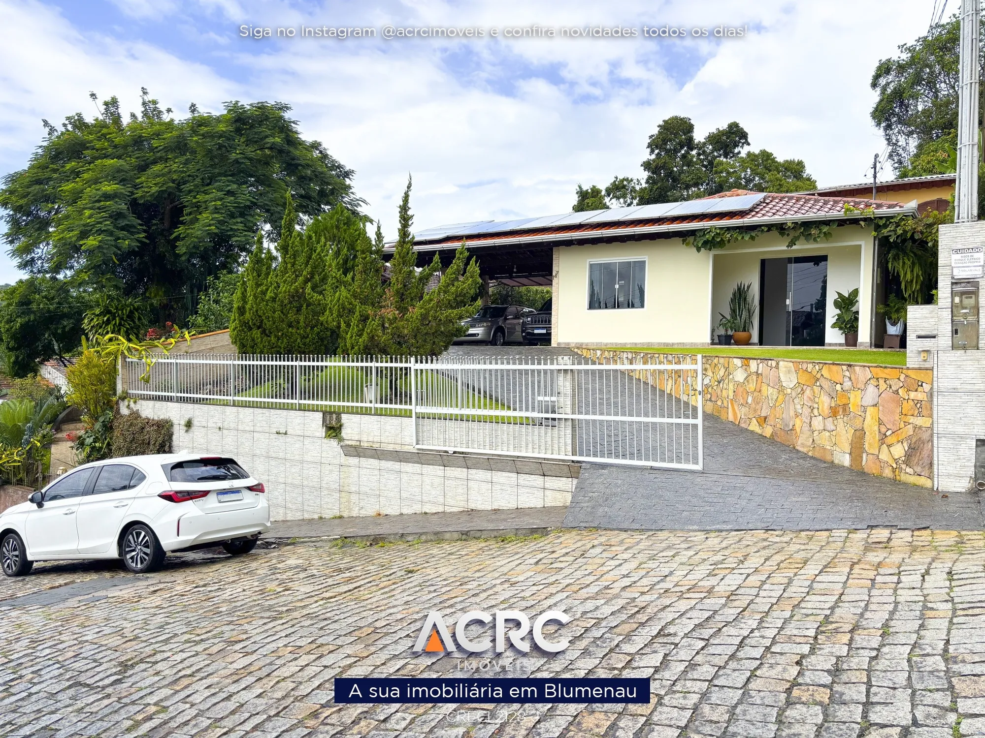ACRC Imóveis - CA03753 - Casa para venda no bairro Água Verde em Blumenau. — foto 2