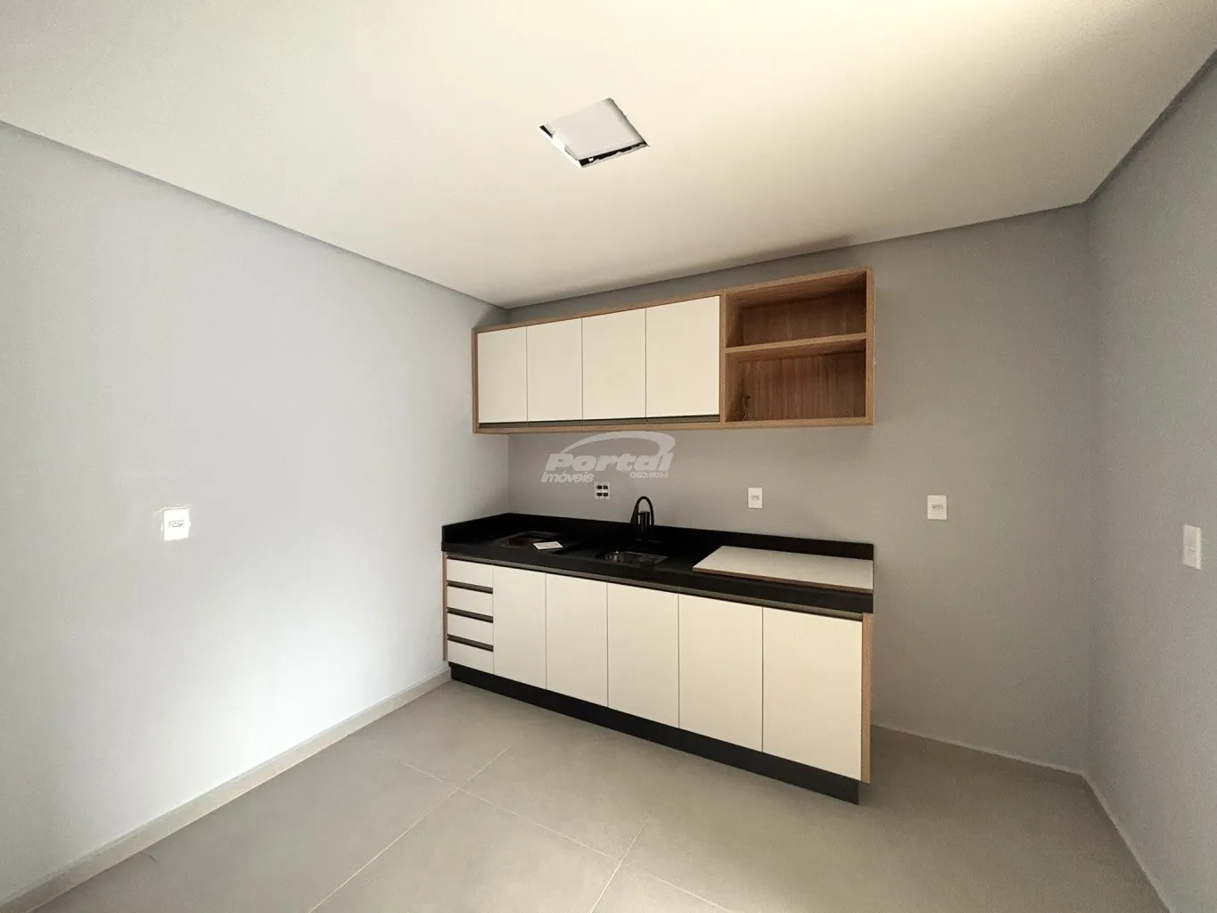 Apartamento de 35m, com ambiente funcional e bem distribuído, com 01 dormitório aconchegante, sala de estar integrada com rack para TV e uma cozinha com móveis sob medida. Conta com banheiro social integrado à área de serviço e 01 vaga de garagem coberta. — foto 7
