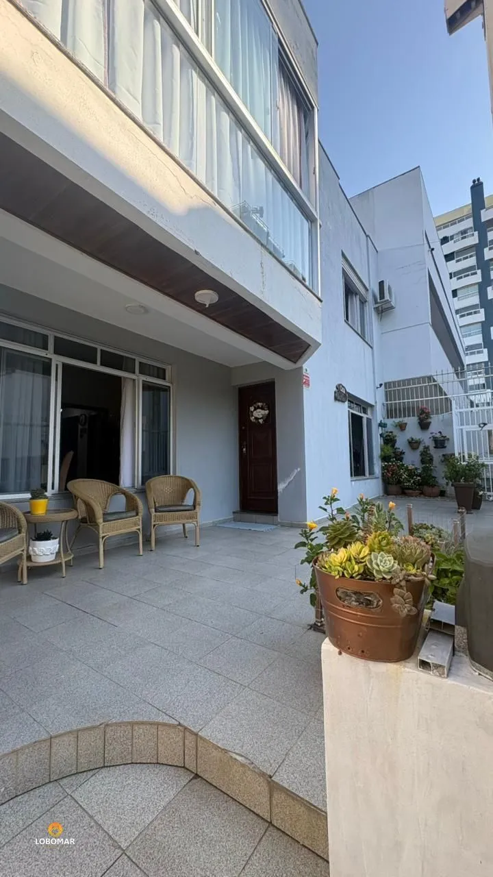 Sobrado Quadra-Mar a 30 metros da Praia com Vista Mar em Balneário Piçarras/SC! - foto 1