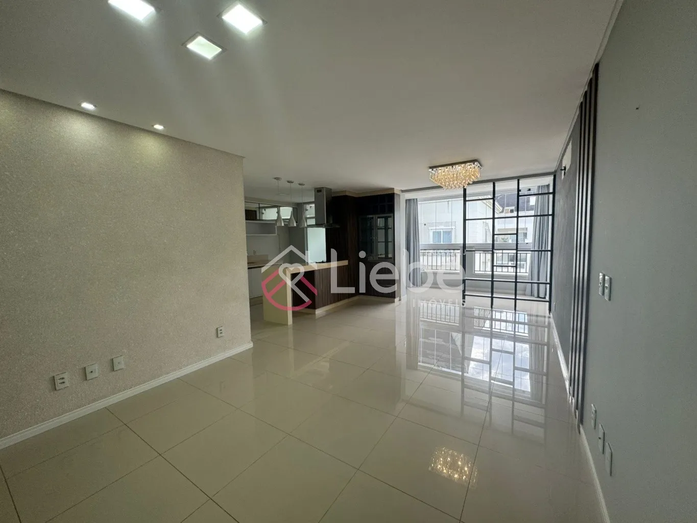 Apartamento SEMI MOBILIADO no Condomínio MONET localizado no Centro da cidade de Pomerode com 87,85m de área privativa. — foto 4