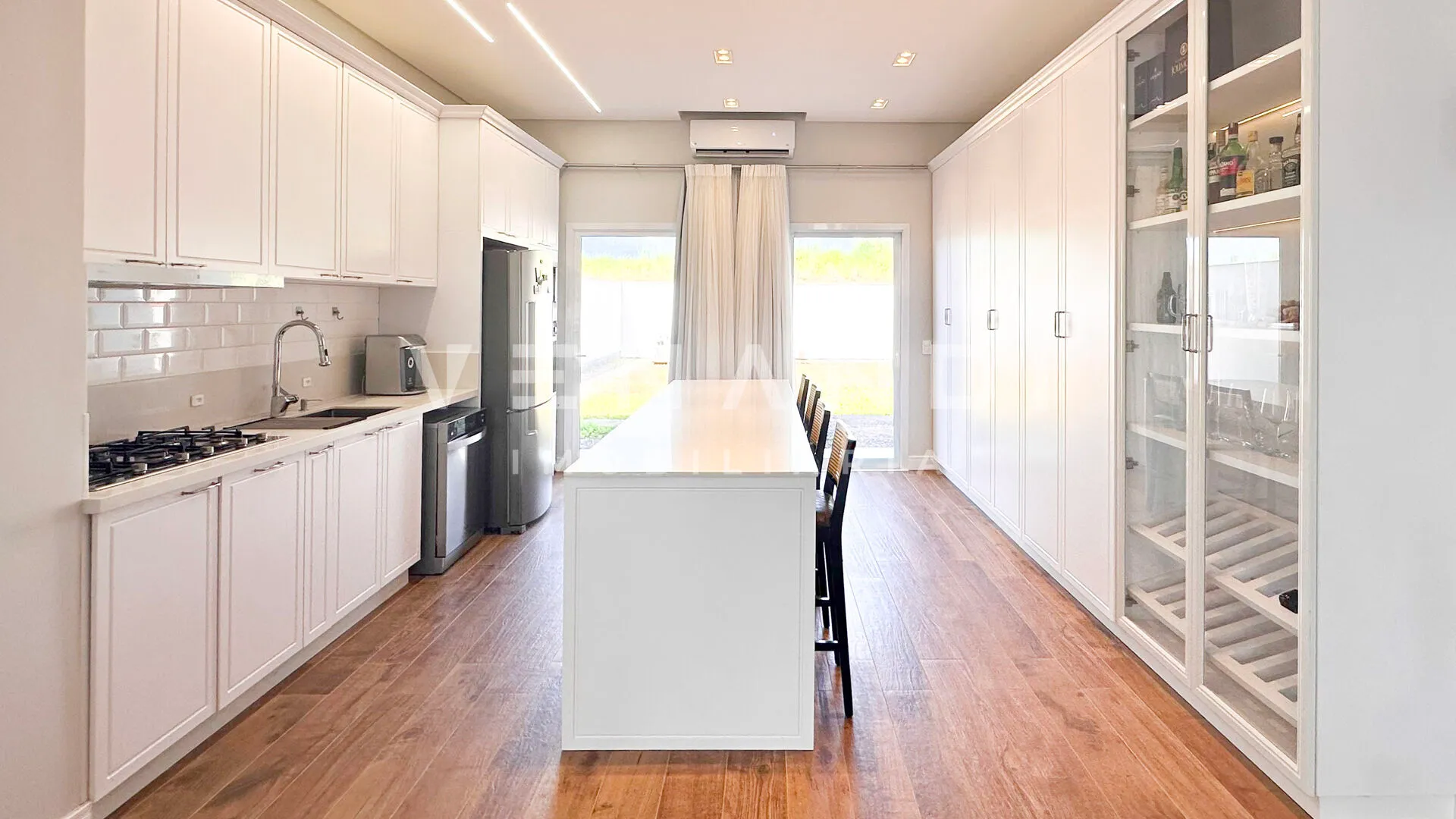 SEMIMOBILIADA | Casa estilo americano com terreno amplo — foto 5