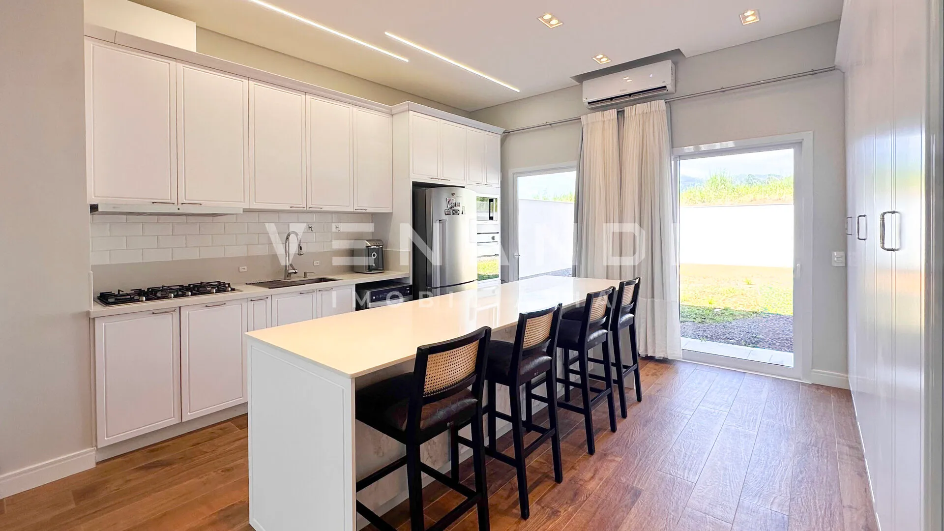 SEMIMOBILIADA | Casa estilo americano com terreno amplo — foto 7