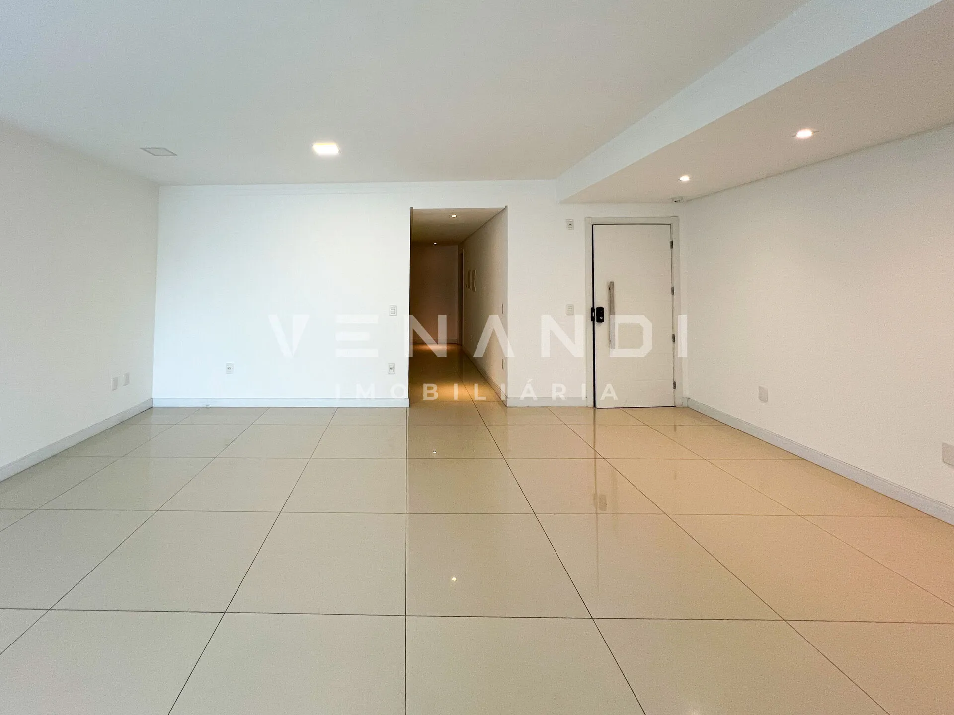 Apartamento à venda com 3 quartos e 3 suítes, 3 vagas, 218m² na região do bairro Estados, próximo à Rua Marechal Floriano Peixoto, Indaial — foto 7