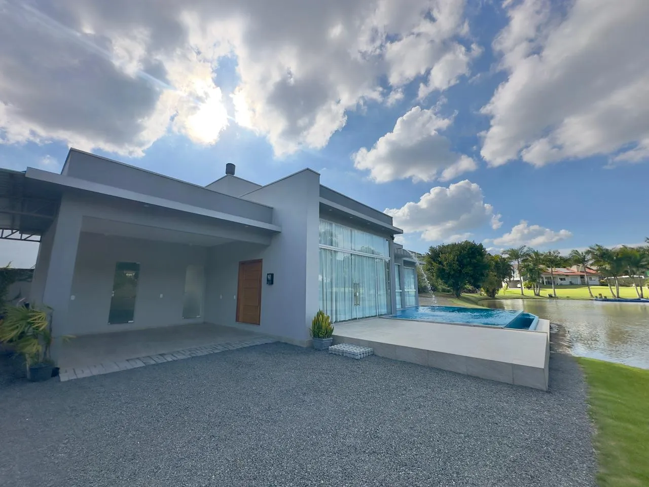 Casa de Altíssimo Padrão em Meio à Natureza - foto 1
