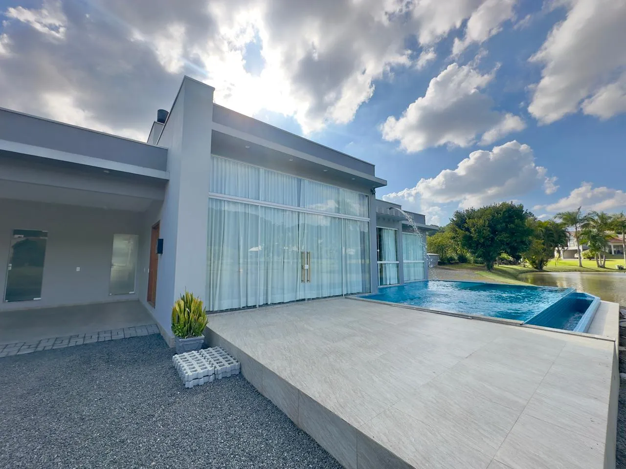 Casa de Altíssimo Padrão em Meio à Natureza — foto 2