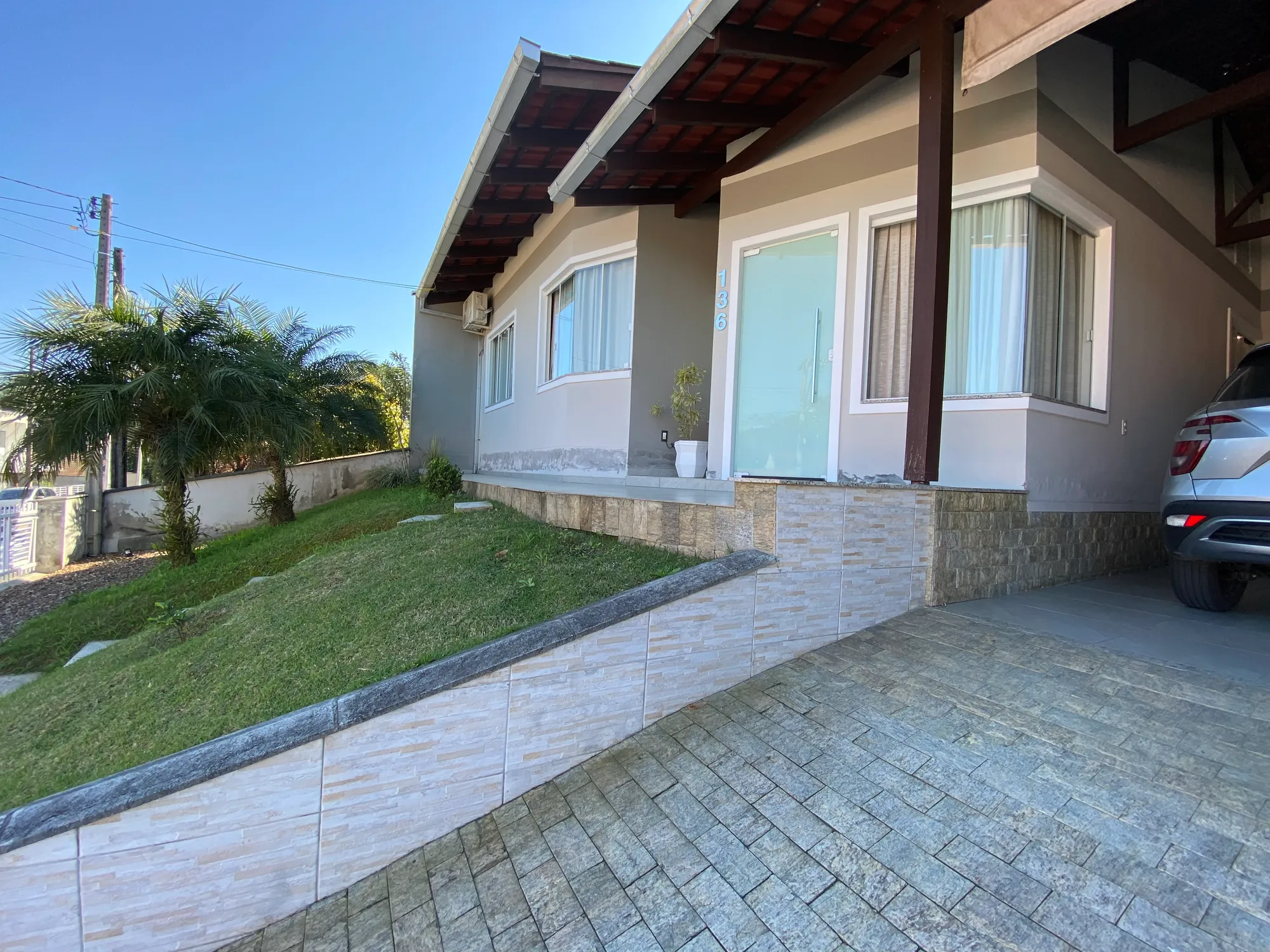 Excelente casa na Água Verde - foto 1