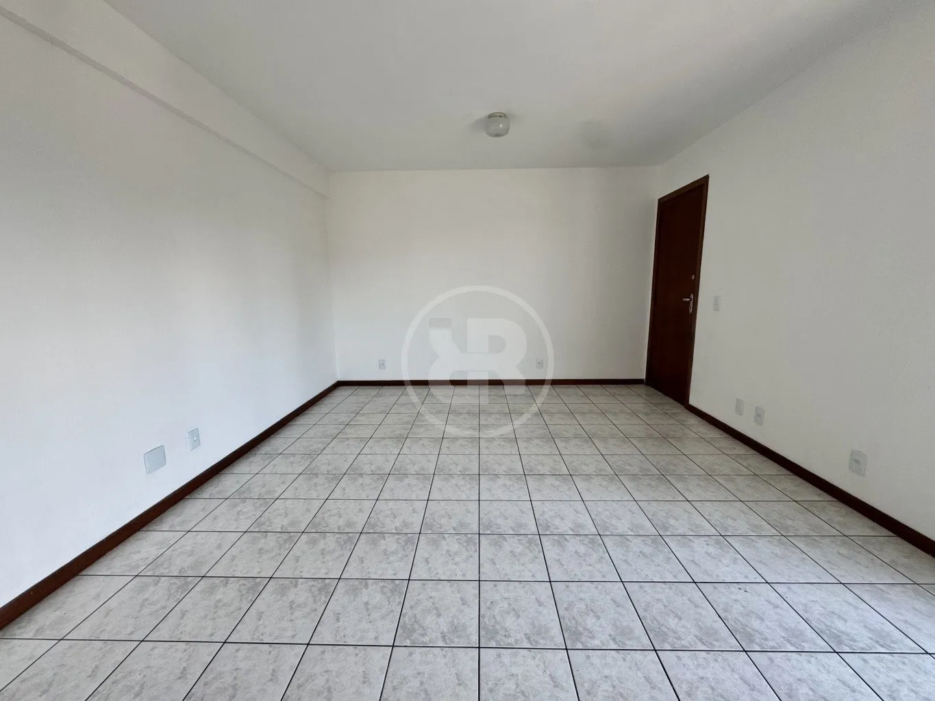 Apartamento de 2 Dormitórios (sendo 01 suíte) com sacada nos dormitórios, localizado ao lado da praça do estudante, no bairro Vila Nova em Blumenau/SC — foto 2