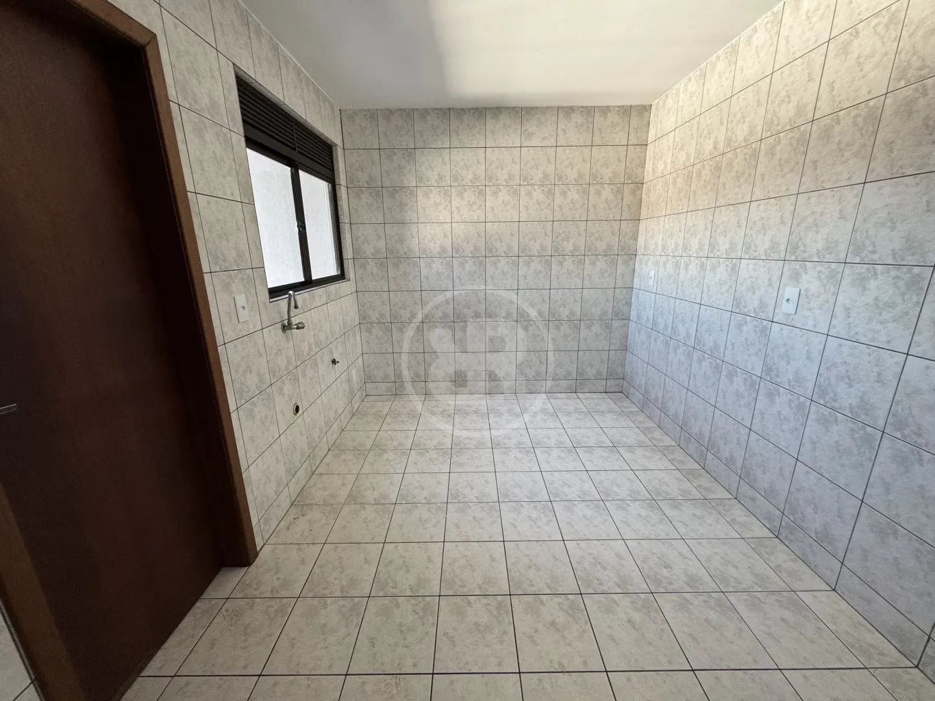 Apartamento de 2 Dormitórios (sendo 01 suíte) com sacada nos dormitórios, localizado ao lado da praça do estudante, no bairro Vila Nova em Blumenau/SC — foto 5