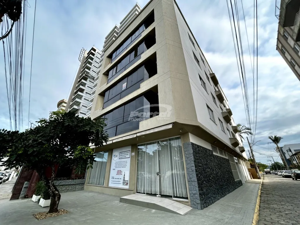 Apartamento disponível para venda no centro a apenas 70 metros da praia em Balneário Piçarras/SC. - foto 1