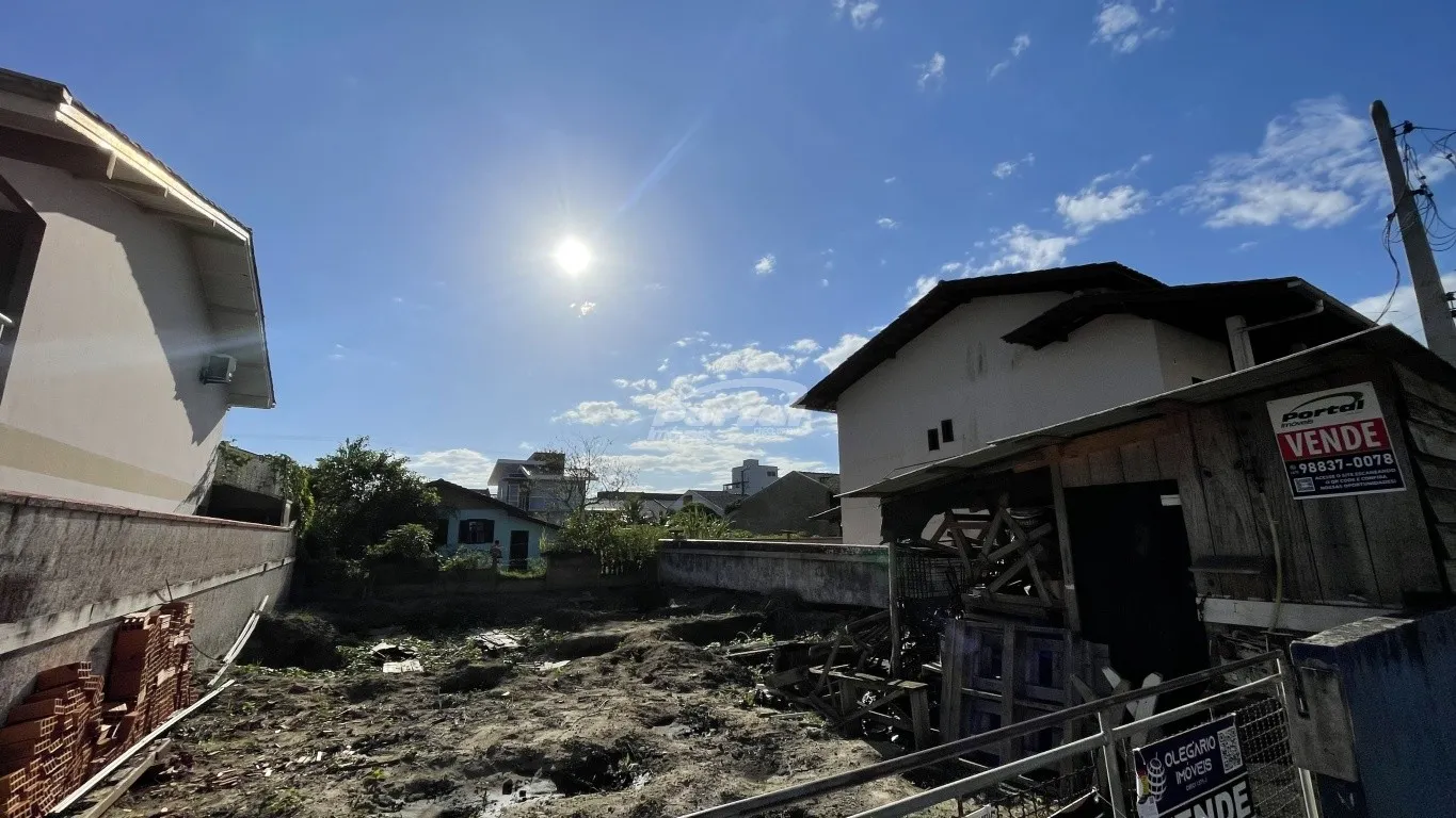 Terreno à Venda em Penha - Excelente Localização! - foto 1