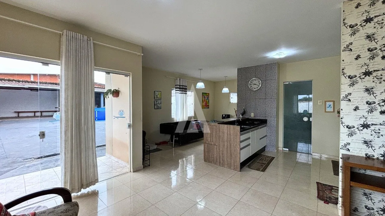 Casa com 1 suíte e 3 quartos à venda no bairro Floresta em Joinville-SC por R$620.000,00. — foto 3